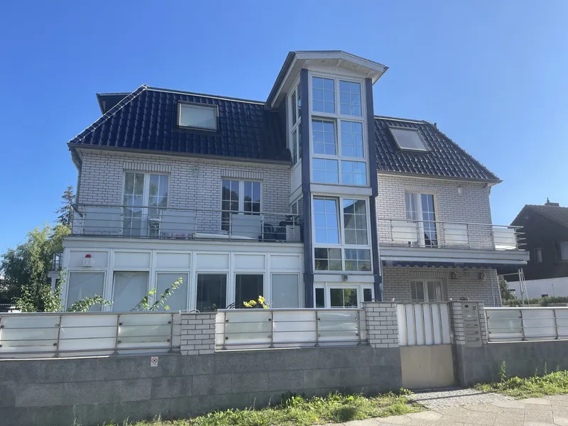 Ansprechende 92 m² Wohnung in gepflegtem Mehrfamilienhaus nahe Vivantes Klinikum Neukölln — photo 1